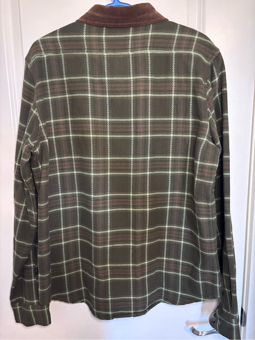 Oakley Mens cozy bear flannel 2.0 Green Plaid Snap-Front with Brown Collar - Picture 6 of 6